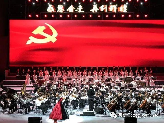 搞笑一幕!41岁教练怒喷裁判口水不断,60号裁判进行抗议后抹去口水